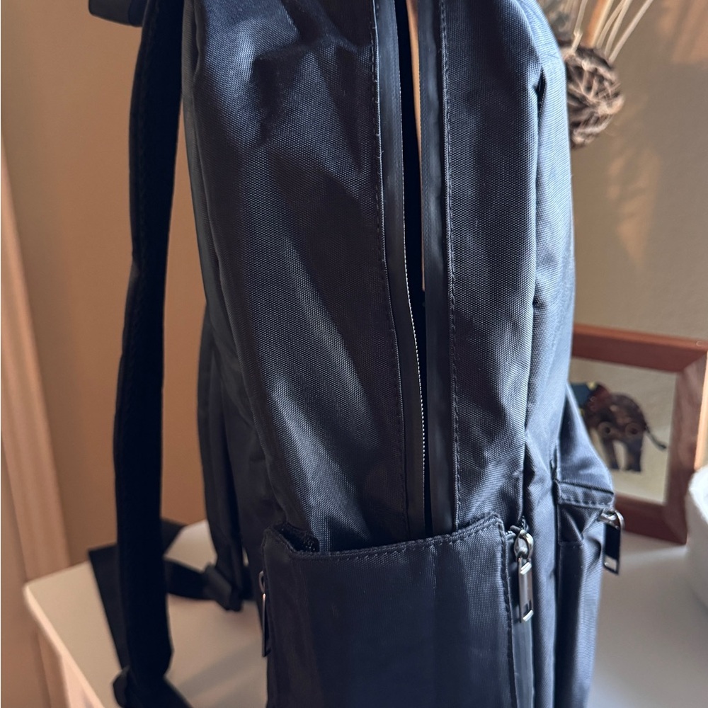 Black Lockable Smell Proof Backpack - image 4